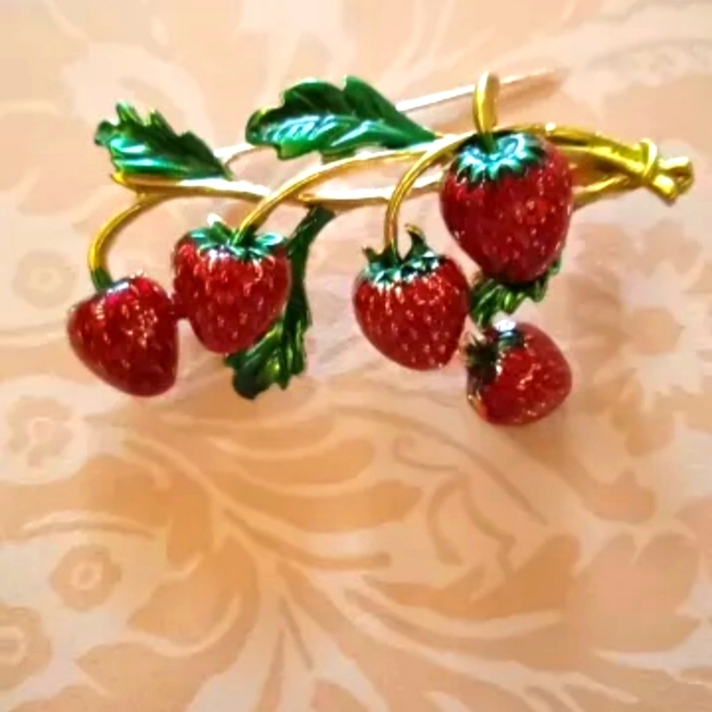 ❤️ Enameled Strawberries brooch. NWT - Picture 7 of 9